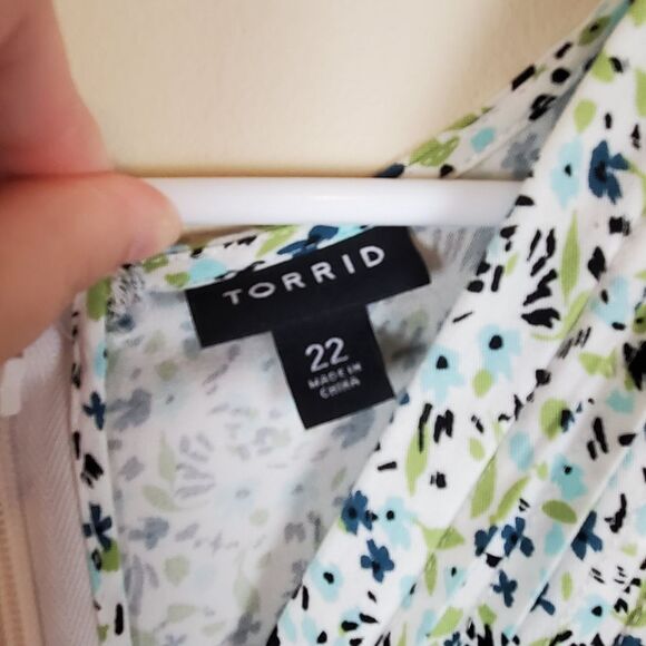 Torrid Ditst Floral Cloud Dancer Midi Challis Surplice Dress Size 22 - Picture 7 of 13